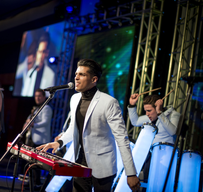 High energy live party band with karaoke entertainment