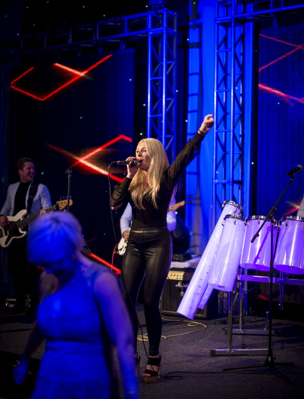 Bandeoke in action - guest lead singer of a real live party band