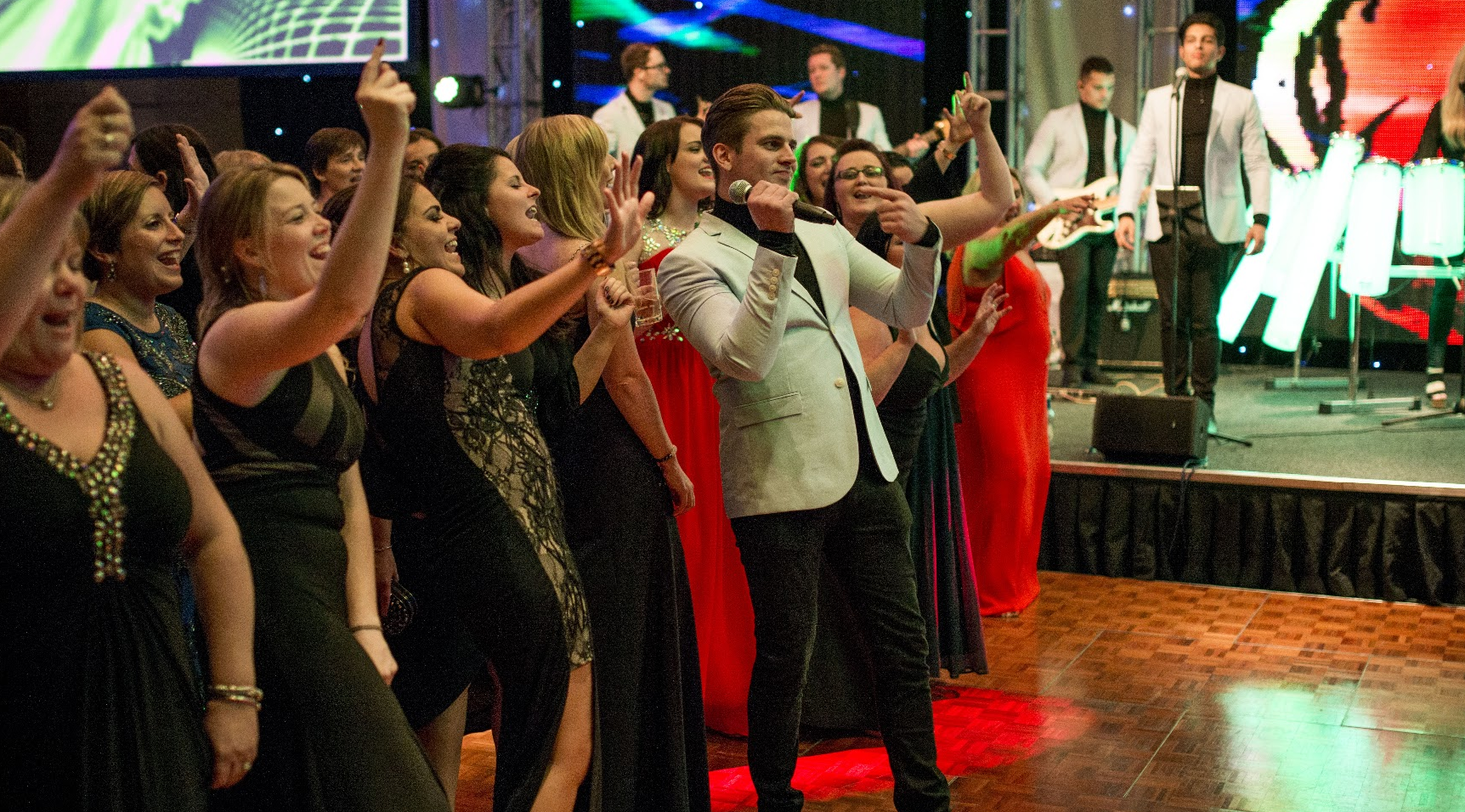 Wedding bandeoke band hire - live karaoke band for weddings